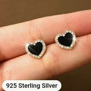 💥4/$10  Black heart CZ stud earrings, NWT